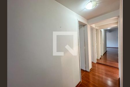 Corredor de apartamento para alugar com 3 quartos, 118m² em Cosme Velho, Rio de Janeiro