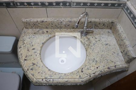 Lavabo de casa de condomínio para alugar com 3 quartos, 136m² em Jardim Atlantico, Goiânia