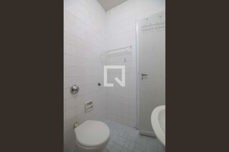 Banheiro social de kitnet/studio para alugar com 1 quarto, 29m² em Copacabana, Rio de Janeiro