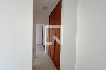 Corredor  de apartamento para alugar com 1 quarto, 57m² em Embaré, Santos