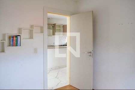 Quarto 1 de apartamento para alugar com 2 quartos, 54m² em Teresópolis, Porto Alegre