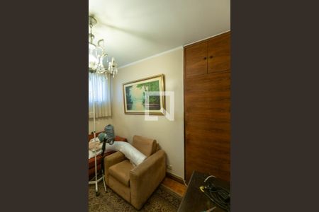 Sala de TV de casa à venda com 3 quartos, 400m² em Jardim Hípico, São Paulo