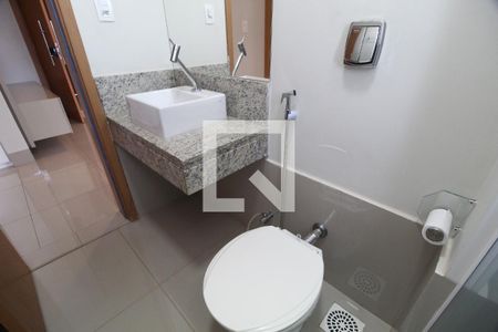 Banheiro Social de apartamento para alugar com 2 quartos, 70m² em Tibery, Uberlândia