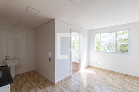 Sala/Cozinha/Área de Serviço  de apartamento para alugar com 2 quartos, 35m² em Guaianases, São Paulo