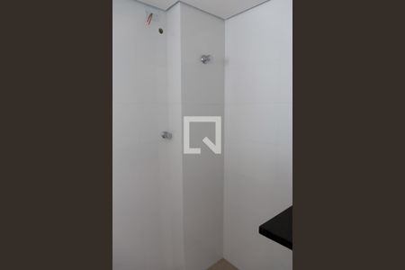Banheiro de apartamento à venda com 1 quarto, 43m² em Km 18, Osasco