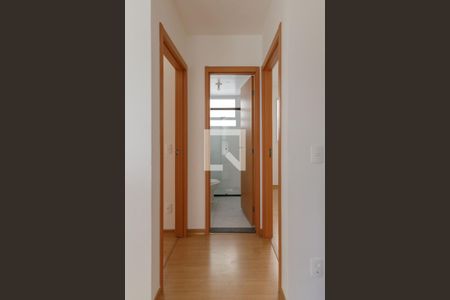 Corredor de apartamento para alugar com 2 quartos, 44m² em Morro Santana, Porto Alegre