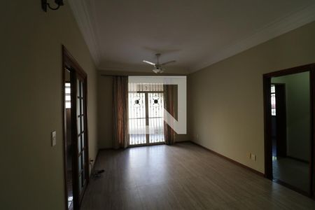 Sala de casa para alugar com 3 quartos, 135m² em Praia da Bandeira, Rio de Janeiro