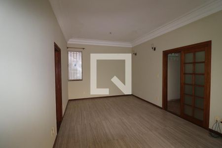 Sala de casa para alugar com 3 quartos, 135m² em Praia da Bandeira, Rio de Janeiro