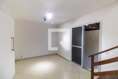 Sala de casa de condomínio para alugar com 2 quartos, 78m² em Maria Paula, Niterói