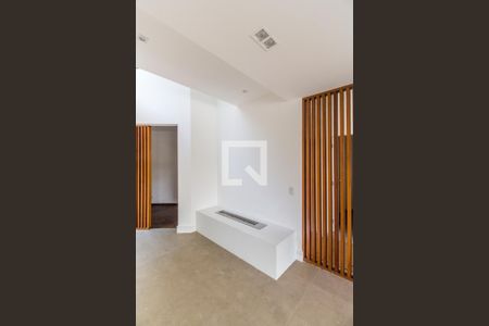 Sala de TV de casa de condomínio à venda com 4 quartos, 598m² em Alphaville Empresarial, Barueri