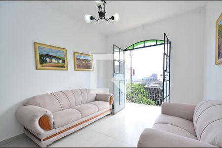 Sala de estar de apartamento à venda com 3 quartos, 90m² em Cidade Nova, Belo Horizonte