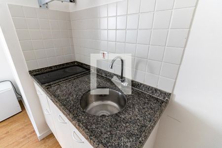 Cozinha de apartamento para alugar com 1 quarto, 14m² em Liberdade, São Paulo