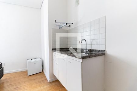 Cozinha de apartamento para alugar com 1 quarto, 14m² em Liberdade, São Paulo