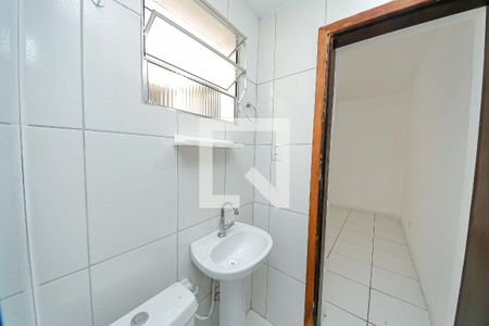 Banheiro de apartamento para alugar com 1 quarto, 39m² em Jardim Teresa, São Paulo