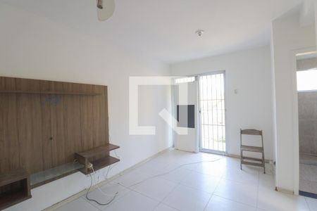 Sala de apartamento para alugar com 2 quartos, 65m² em Colubandê, São Gonçalo