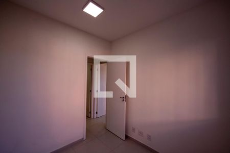 Quarto 2 de apartamento para alugar com 2 quartos, 60m² em Jardim Tupanci, Barueri