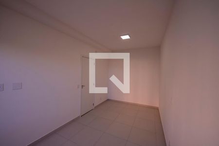 Quarto 1 de apartamento para alugar com 2 quartos, 60m² em Jardim Tupanci, Barueri