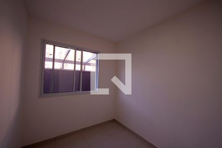 Quarto 2 de apartamento para alugar com 2 quartos, 60m² em Jardim Tupanci, Barueri