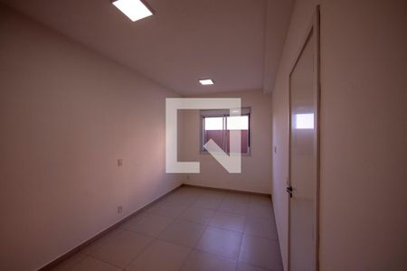 Quarto 1 de apartamento para alugar com 2 quartos, 60m² em Jardim Tupanci, Barueri