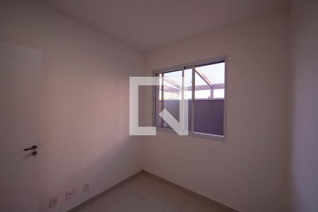 Quarto 2 de apartamento para alugar com 2 quartos, 60m² em Jardim Tupanci, Barueri