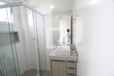 Banheiro do Quarto 1 de apartamento para alugar com 2 quartos, 57m² em Santa Mônica, Uberlândia