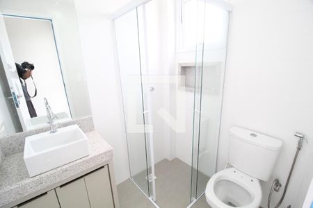 Banheiro do Quarto 1 de apartamento para alugar com 2 quartos, 57m² em Santa Mônica, Uberlândia