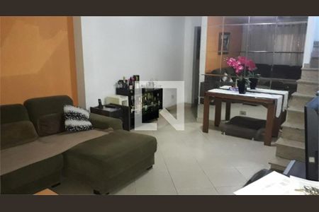 Casa à venda com 4 quartos, 240m² em Cupecê, São Paulo