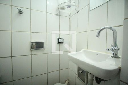 Banheiro de kitnet/studio para alugar com 0 quarto, 31m² em Saúde, Salvador