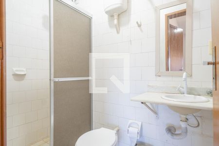 Banheiro de apartamento para alugar com 1 quarto, 36m² em Vila Nova, Porto Alegre