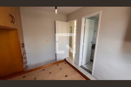 Quarto de apartamento para alugar com 3 quartos, 60m² em Vila Satúrnia, Campinas