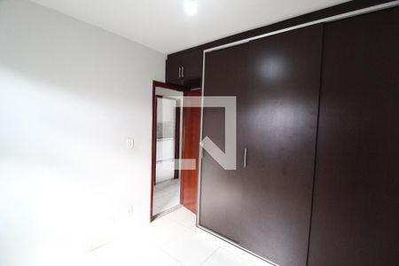 Quarto 2 de apartamento para alugar com 2 quartos, 55m² em Cazeca, Uberlândia