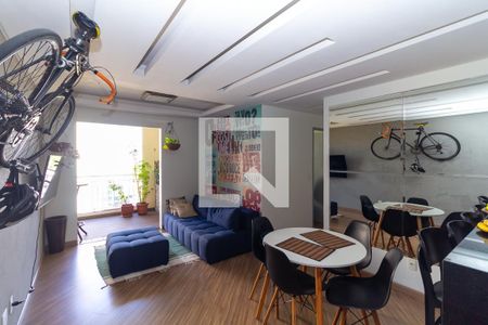Sala de apartamento para alugar com 3 quartos, 75m² em Vila Paulo Silas, São Paulo