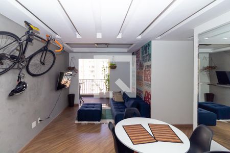 Sala de apartamento para alugar com 3 quartos, 75m² em Vila Paulo Silas, São Paulo