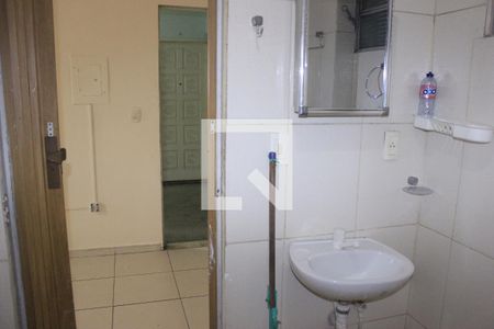 Banheiro de kitnet/studio para alugar com 1 quarto, 23m² em Centro, Guarulhos