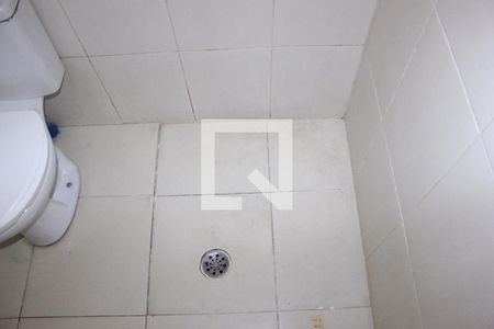 Banheiro de kitnet/studio para alugar com 1 quarto, 23m² em Centro, Guarulhos