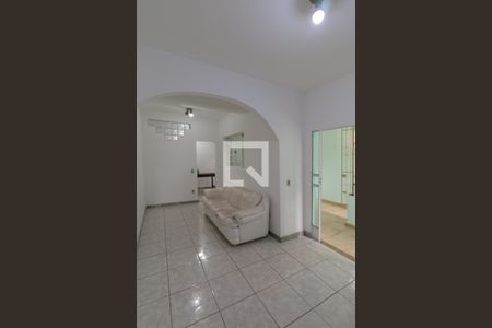 Sala de casa para alugar com 4 quartos, 180m² em Santa Terezinha, Belo Horizonte