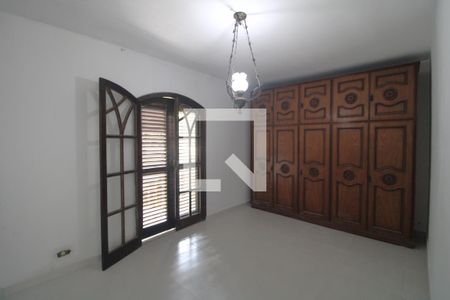 Casa para alugar com 4 quartos, 230m² em Jardim Regis, São Paulo