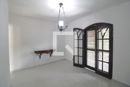 Casa para alugar com 4 quartos, 230m² em Jardim Regis, São Paulo