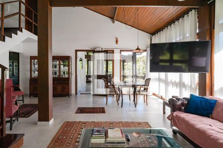 Sala de casa de condomínio à venda com 5 quartos, 343m² em Itacoatiara, Niterói