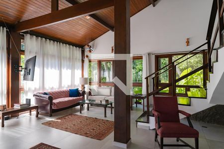 Sala de casa de condomínio à venda com 5 quartos, 343m² em Itacoatiara, Niterói