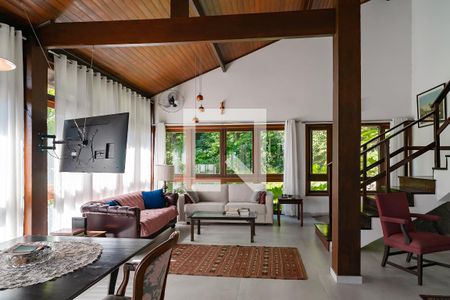 Sala de casa de condomínio à venda com 5 quartos, 343m² em Itacoatiara, Niterói