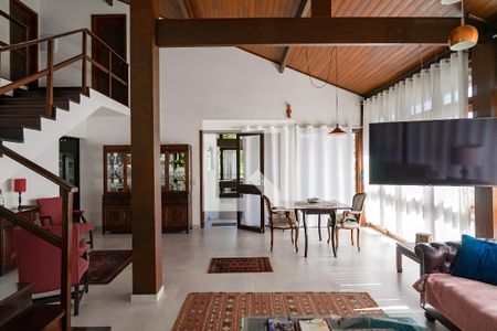 Sala de casa de condomínio à venda com 5 quartos, 343m² em Itacoatiara, Niterói