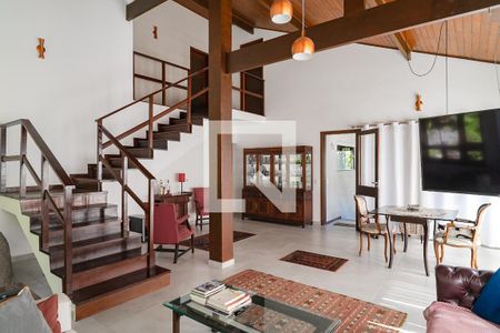 Sala de casa de condomínio à venda com 5 quartos, 343m² em Itacoatiara, Niterói