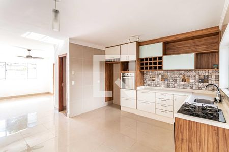 Cozinha de casa para alugar com 3 quartos, 92m² em Jardim Rizzo, São Paulo