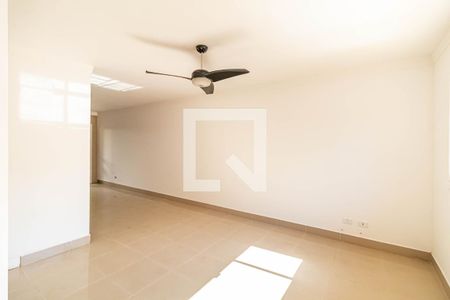 Sala de casa para alugar com 3 quartos, 92m² em Jardim Rizzo, São Paulo