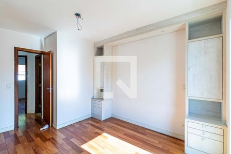 Suite de casa para alugar com 3 quartos, 92m² em Jardim Rizzo, São Paulo