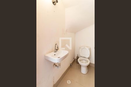 Lavabo de casa para alugar com 3 quartos, 92m² em Jardim Rizzo, São Paulo