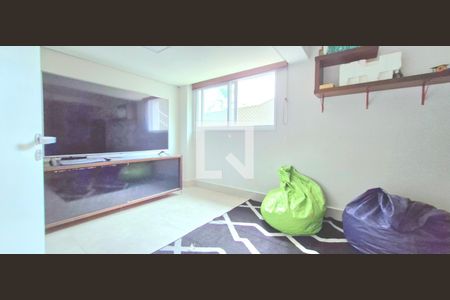 Sala de TV de casa de condomínio à venda com 6 quartos, 376m² em , Vespasiano