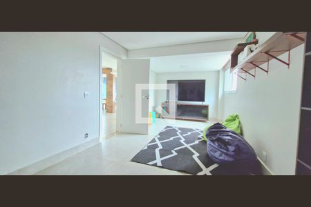 Sala de tv de casa de condomínio à venda com 6 quartos, 376m² em , Vespasiano