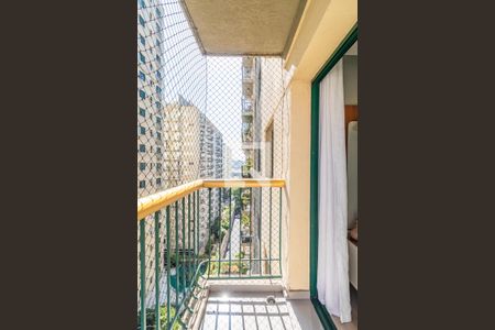 Sacada/Sala de apartamento à venda com 2 quartos, 59m² em Alphaville, Barueri